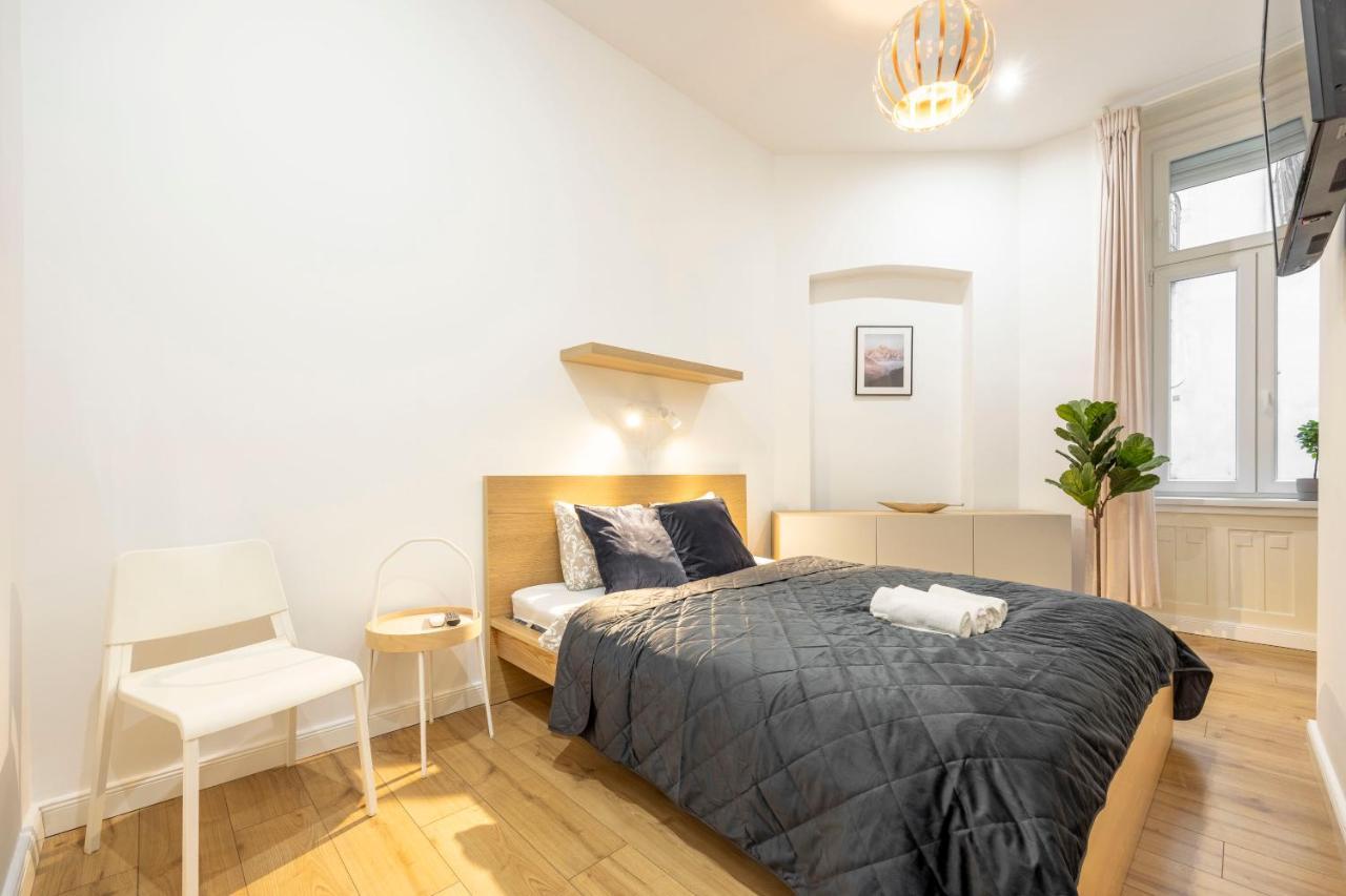 Central Grand Apartment With 5Bedrm 2Bathroom Budapeşte Dış mekan fotoğraf