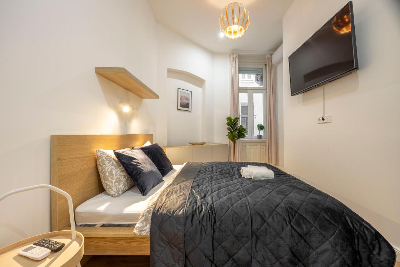Central Grand Apartment With 5Bedrm 2Bathroom Budapeşte Dış mekan fotoğraf